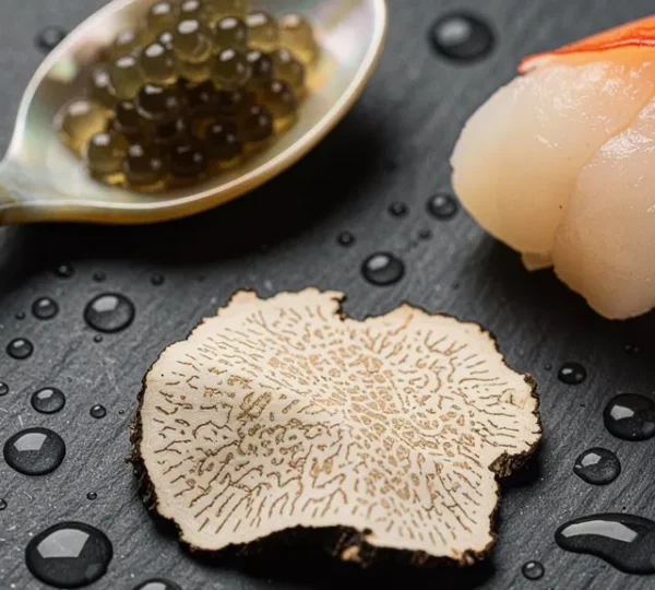Composition gastronomique élégante avec truffes blanches, caviar et homard préparés avec excellence